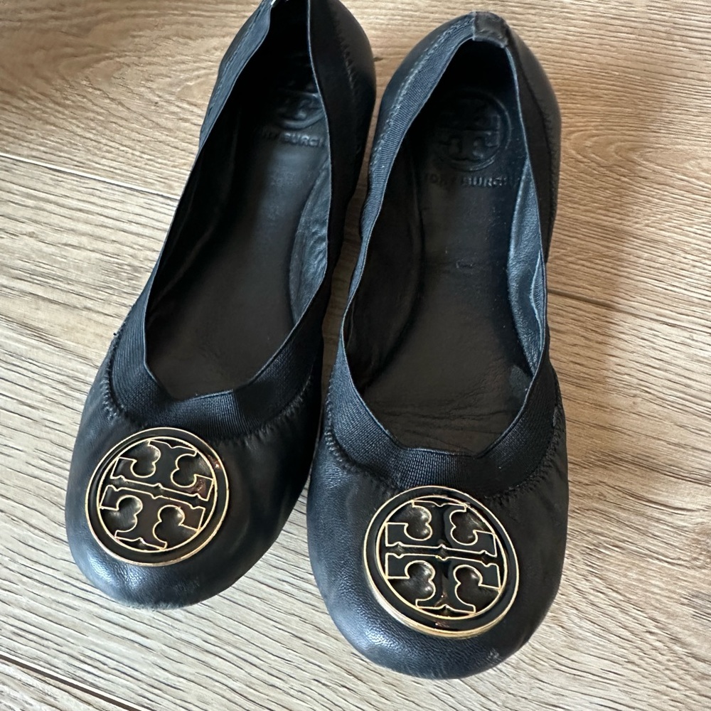 Tory Burch Black Ballet Flats in Size 6